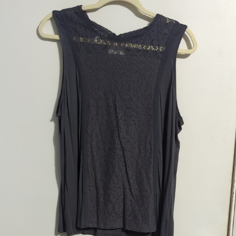 Elegant Lace Sleeveless Top - Gray